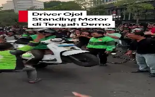 Aksi Standing Motor Pengemudi Ojol Pecah Tawa Massa Demonstran di Jalan Sudirman