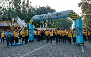 Ribuan Warga Pekanbaru Tumpah Ruah di Jalan Pattimura, Polda Riau Gelar Olahraga Massal dan Bakti Sosial Sambut Hari Bhayangkara ke-80