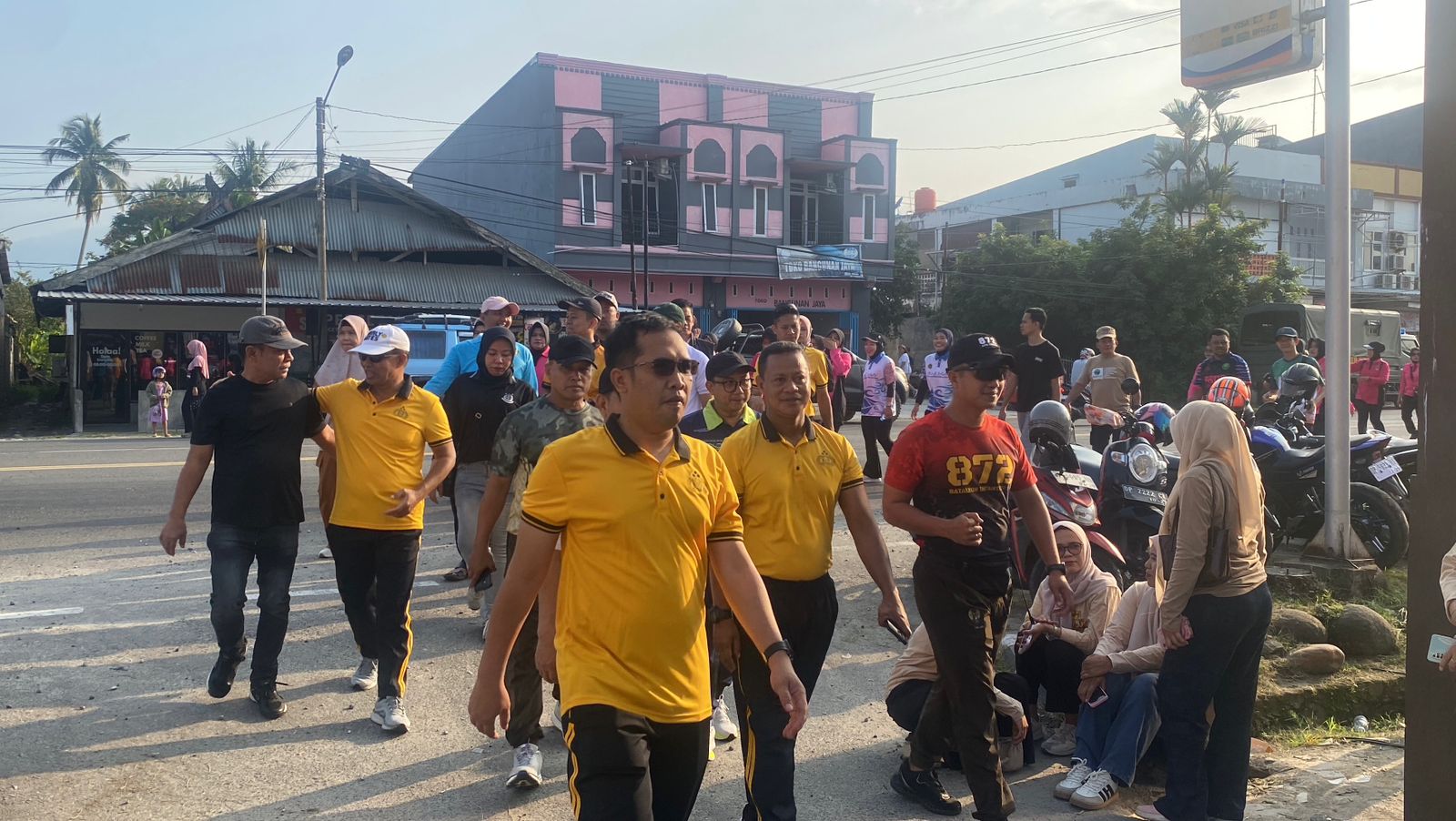 Polres Luwu Utara Gelar Pasar Murah dan Olahraga Bersama Sambut Hari Bhayangkara ke-80