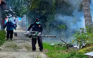 Respons Cepat Temuan Kasus DBD, Polsek Rantau Kopar dan Puskesmas Rohil Gencarkan Fogging