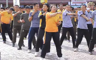 Polres Samosir Gelar Olahraga Bersama Forkopimda Sambut Hari Bhayangkara ke-80