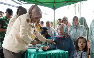 Kodam II/Sriwijaya Layani Pemeriksaan Kesehatan Gratis dan Salurkan Sembako di Benteng Kuto Besak