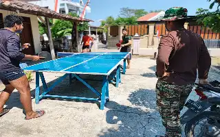 Jaga Stamina di Sela Kegiatan TMMD, Satgas Kodim 0726/Sukoharjo Rutin Olahraga Tenis Meja