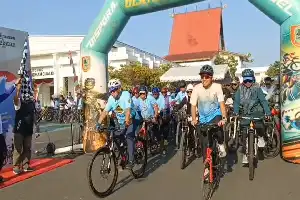 Rayakan Hari Jadi ke-76 Kalsel, Ratusan ASN Semarakkan Aksi Gowes Bersama di Banjarbaru