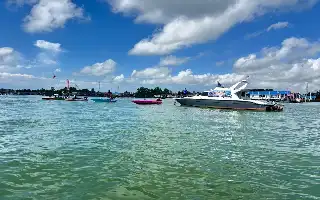 Balap Speed Boat Ramaikan Perayaan Hari Bhayangkara ke-80 di Teluk Penajam