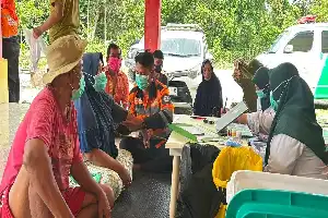 Antisipasi Dampak Abu Vulkanik Anak Krakatau, BAZNAS Banten Salurkan Layanan Kesehatan Gratis dan Masker
