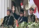 Keakraban Prabowo, Jokowi, dan Gibran Saat Saksikan Panggung Hiburan HUT Ke-81 RI di Istana