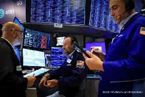 Tekanan Sektor Teknologi dan Rencana Tarif Trump Seret S&P 500 serta Nasdaq ke Zona Merah