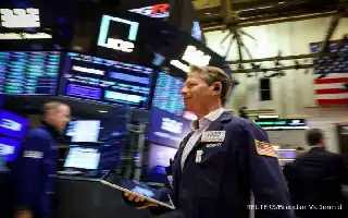 Bursa Wall Street Tertekan: Sentimen Geopolitik dan Koreksi Sektor Teknologi