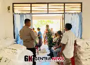 Pastikan Tepat Sasaran, Babinsa Kawal Penyaluran Bantuan Beras Nasional di Semau Kupang