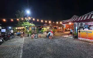 NgoPiBar Kendal: Konsep Kedai Kopi Kekinian yang Jadi Ruang Diskusi dan Bincang Bisnis di Jalan Tembus