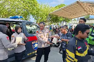 Dekatkan Diri dengan Masyarakat, Polres Kukar Gelar Pemeriksaan Kesehatan Gratis dan Aksi Sosial
