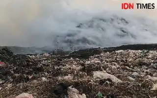 Waspada Dampak Kesehatan Akibat Kepulan Asap Kebakaran TPA Jatiwaringin