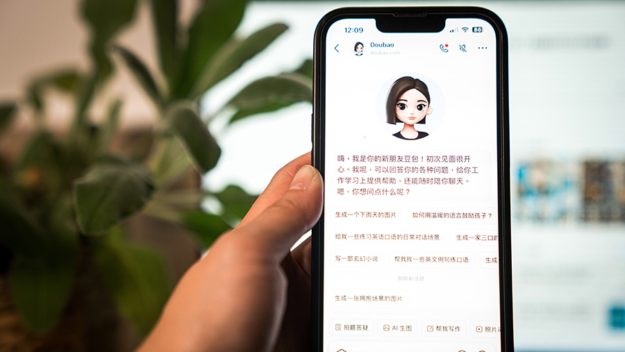 Respons Regulasi Baru, Raksasa Teknologi China Hentikan Fitur Kustomisasi Chatbot AI