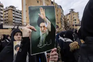 Dino Patti Djalal Pertanyakan Absennya Delegasi Resmi RI dalam Pemakaman Ayatollah Khamenei