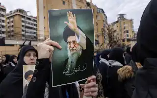 Dino Patti Djalal Pertanyakan Absennya Delegasi Resmi RI dalam Pemakaman Ayatollah Khamenei