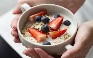 Peran Bakteri Usus di Balik Efektivitas Oatmeal dalam Menurunkan Kolesterol