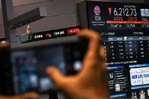 IHSG Terseret Tekanan Bursa Global, Ditutup Turun 1,72 Persen ke 5.896