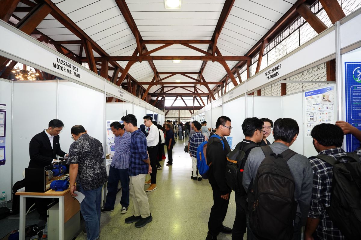 EE Days 2026: 105 Mahasiswa Teknik Elektro ITB Pamerkan Inovasi Tugas Akhir Canggih