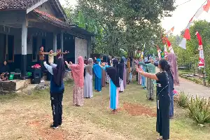 Cegah Hipertensi, Mahasiswa KKN UNW Edukasi Warga Ngareanak Kendal Lewat Senam dan Pemahaman Obat