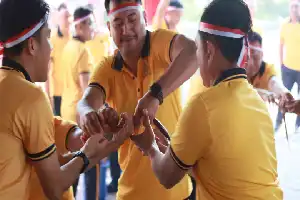 Perkuat Kebersamaan Personel, Polres Gresik Gelar Olahraga dan Lomba Tradisional Sambut HUT RI ke-81