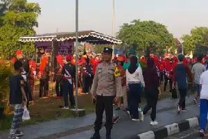 Gaungkan Semangat Hidup Sehat, Ratusan Peserta Ikuti Mlaku Mlayu Mubeng Beteng