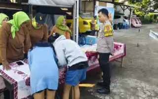 Mempererat Tradisi: Bhabinkamtibmas Patehan Kawal Festival Olahraga Tradisional di Ngadisuryan