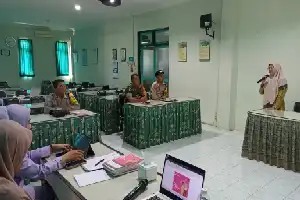 Sinergi Bhabinkamtibmas dan Warga Piyungan dalam Optimalisasi Penggunaan Buku KIA