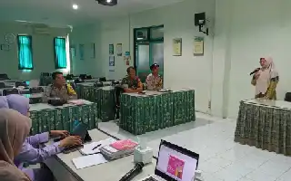 Sinergi Bhabinkamtibmas dan Warga Piyungan dalam Optimalisasi Penggunaan Buku KIA
