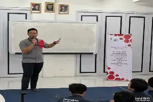 Dosen Telkom University Edukasi Siswa Darul Hikam tentang Business Model Canvas