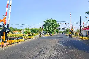 KAI Daop 9 Jember Terapkan Teknologi Beton CLC untuk Tingkatkan Keamanan Perlintasan di Probolinggo