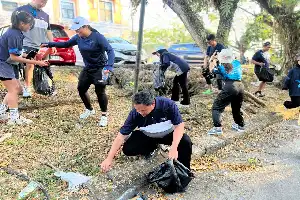 Gelar Jalan Sehat Sambil Pungut Sampah, Astra Motor Kaltim 1 Kampanyekan Budaya Peduli Lingkungan