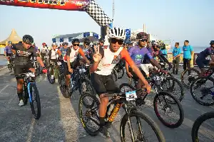 Padukan Olahraga dan Pariwisata, Ratusan Pesepeda Taklukkan Rute 100 KM di MTB Adventure Kotabaru 2026