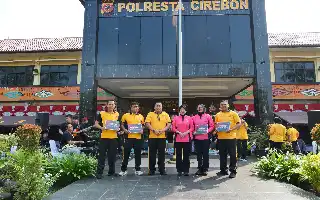 Polresta Cirebon Rayakan Hari Bhayangkara ke-80 dengan Olahraga Bersama, Lomba Tradisional, dan Hadiah Umrah