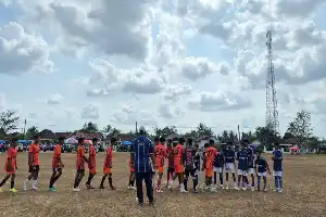 Tumbangkan SMPN 2 Raman Utara, MTsN 2 Lampung Timur Rengkuh Trofi Turnamen Sepak Bola HUT RI
