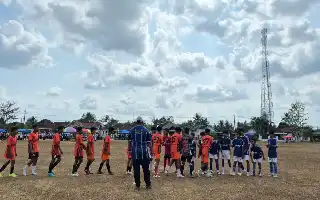 Tumbangkan SMPN 2 Raman Utara, MTsN 2 Lampung Timur Rengkuh Trofi Turnamen Sepak Bola HUT RI