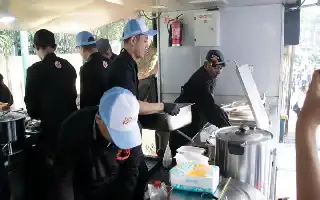 Chef Hideki Sajikan 250 Porsi Nasi Goreng di Pembukaan Pekan Olahraga Polri 2026, Warga Antusias