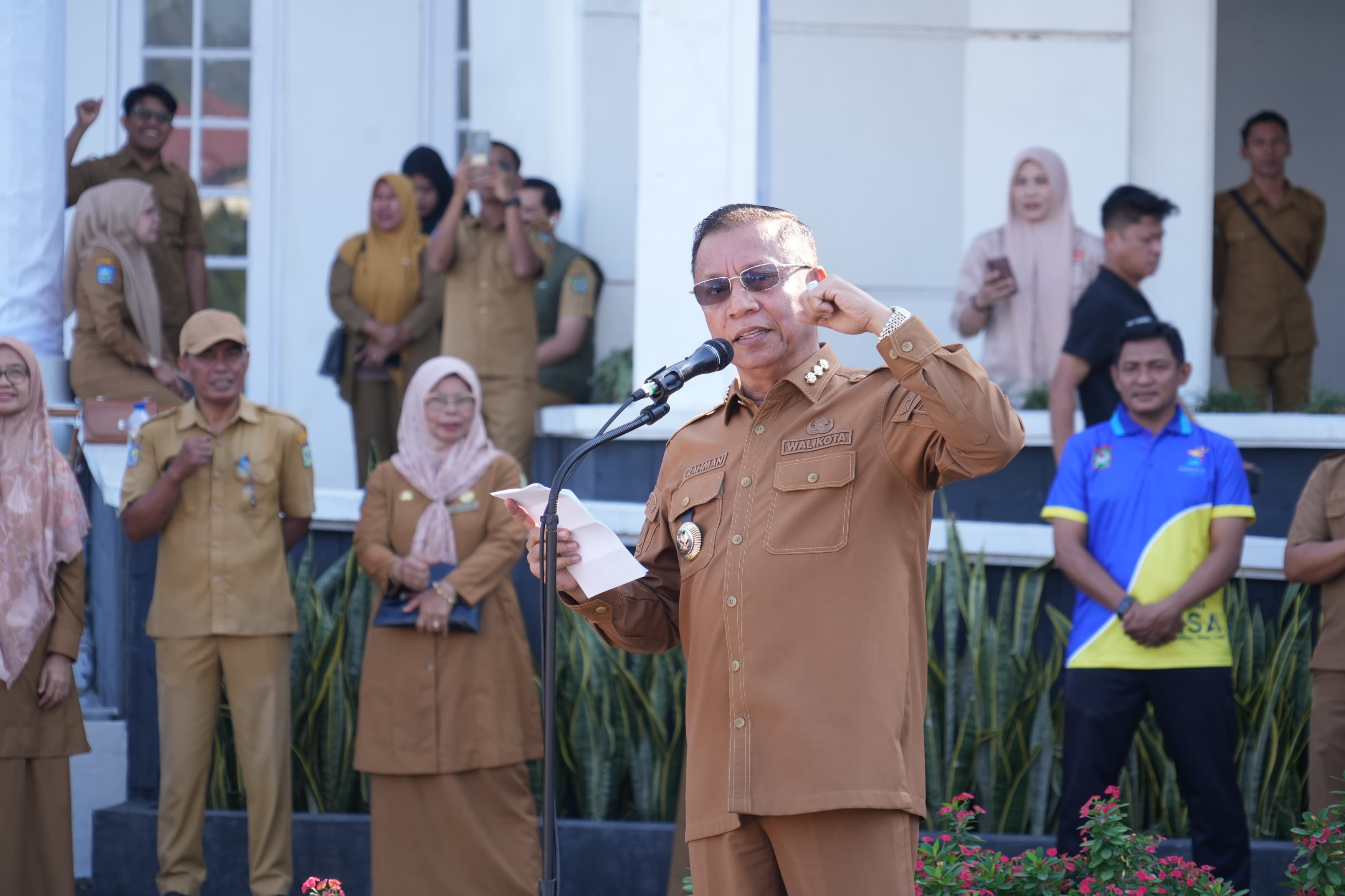 Wali Kota Bima Lepas Kontingen PORPROV NTB XII, Janjikan Bonus bagi Atlet Berprestasi
