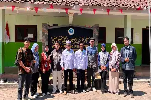 Tekan Angka Pernikahan Dini, Mahasiswa KKN UNEJ Gandeng Bidan Edukasi Siswa MTs di Bondowoso