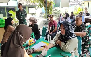 Pererat Kemanunggalan, Koramil 11/Pasar Kemis Sediakan Layanan Kesehatan Gratis bagi Warga