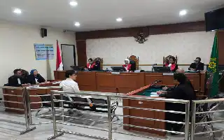 [REWRITE] Didakwa Penipuan dan Penggelapan Bisnis Batu Bara Rp7,9 Miliar, Richard Ditawari Opsi "MKR" Oleh Hakim - Klikkalsel.com