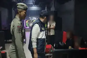 Operasi Yustisi Hiburan Malam di Padang, Satpol PP Amankan Sembilan Pengunjung Tanpa Identitas