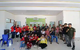 HIMSENA Unhas Beri Pelatihan Teknologi Pakan Konsentrat kepada Peternak Kuda di Jeneponto