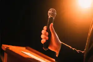 Kuasai Seni Public Speaking: Kunci Utama Pelaku UMKM Perluas Jejaring dan Omzet