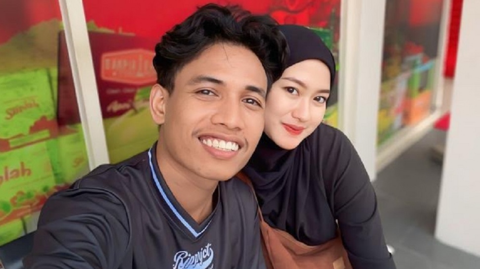 Sinergi Kreativitas dan Filantropi: Jejak Langkah Boby Berliandika dan Putri Imelia di Situbondo