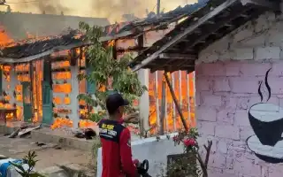 Korsleting Stop Kontak Hanguskan Gudang MUA di Tuban, Kerugian Ditaksir Rp400 Juta