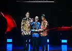 Dedikasi Tanpa Batas: Wamen Komdigi Apresiasi 'Mbah Guru Matematika' yang Aktif Mengajar Lewat Media Sosial