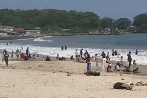 Nelayan Pantai Santolo Gelar Tradisi Tashakur dan Sosialisasi Perlindungan Sosial