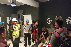 Intensifkan Cipta Kondisi, Polresta Cirebon Sisir Hiburan Malam dan Tes Urine Belasan Pengunjung