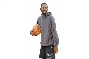 Bintang NBA Kyrie Irving Dorong Orang Tua Investasikan Masa Depan Anak Melalui Olahraga